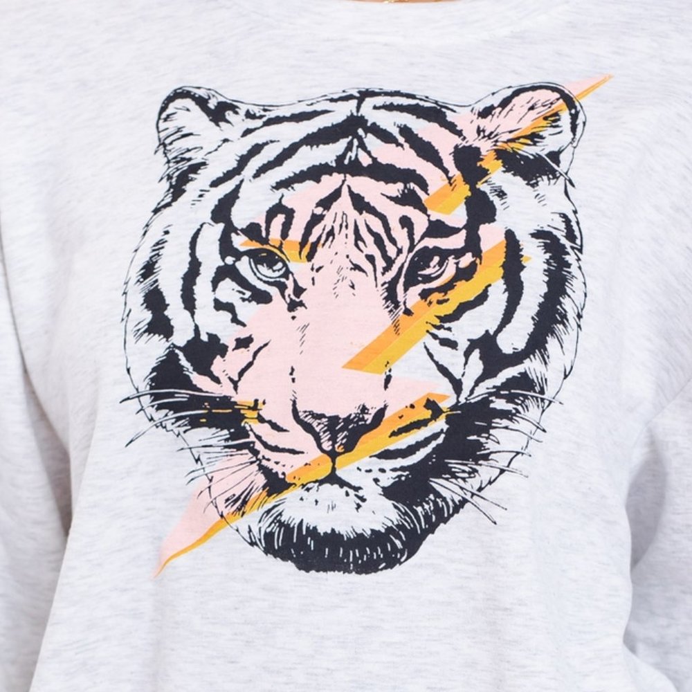 Vintage Graphic Tiger Cropped Sweatshirt - Picture 7 of 9